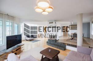 Luxury Penthouse, Greek area