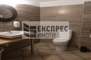  Restaurants & Bars, Center