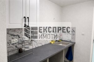  Офис, Гръцка махала