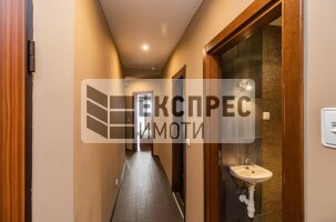 Обзаведен Тристаен апартамент, Център