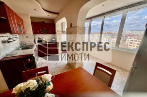 Обзаведен Тристаен апартамент, Лятно кино Тракия