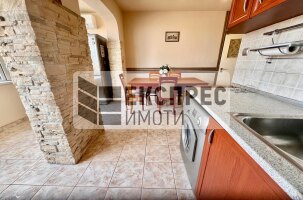 Обзаведен Тристаен апартамент, Лятно кино Тракия