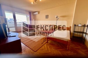 Обзаведен Тристаен апартамент, Лятно кино Тракия