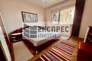 Обзаведен Тристаен апартамент, Лятно кино Тракия