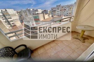 Обзаведен Тристаен апартамент, Лятно кино Тракия