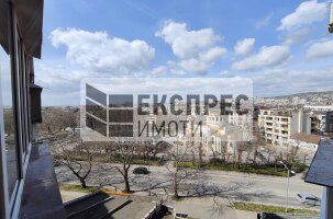 Обзаведен Тристаен апартамент, Лятно кино Тракия