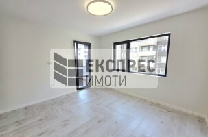 HEОБЗАВЕДЕН Двустаен апартамент, Окръжна болница