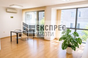  Büro, Center