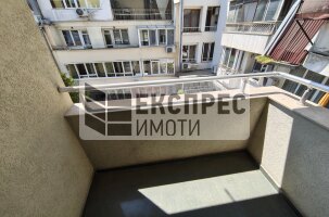 Обзаведен Тристаен апартамент, Окръжна болница