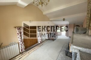 Двуетажна Къща