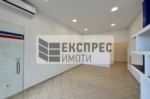 На оживена улица Магазин, Център