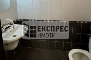 На оживена улица Магазин, Център