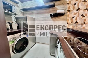  Studio, Greek area