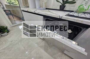 Нов, Луксозно, Обзаведен Четиристаен апартамент, Окръжна болница