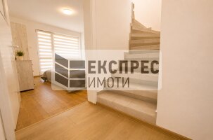 Обзаведен, основно ремонтиран Четиристаен апартамент, Окръжна болница