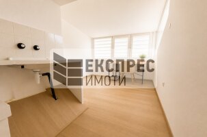 Обзаведен, основно ремонтиран Четиристаен апартамент, Окръжна болница