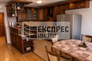 Обзаведен Тристаен апартамент, Погреби