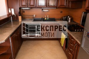 Обзаведен Тристаен апартамент, Погреби