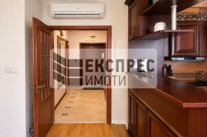Обзаведен Тристаен апартамент, Погреби