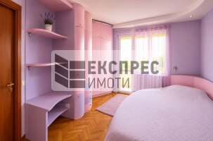 Обзаведен Тристаен апартамент, Погреби